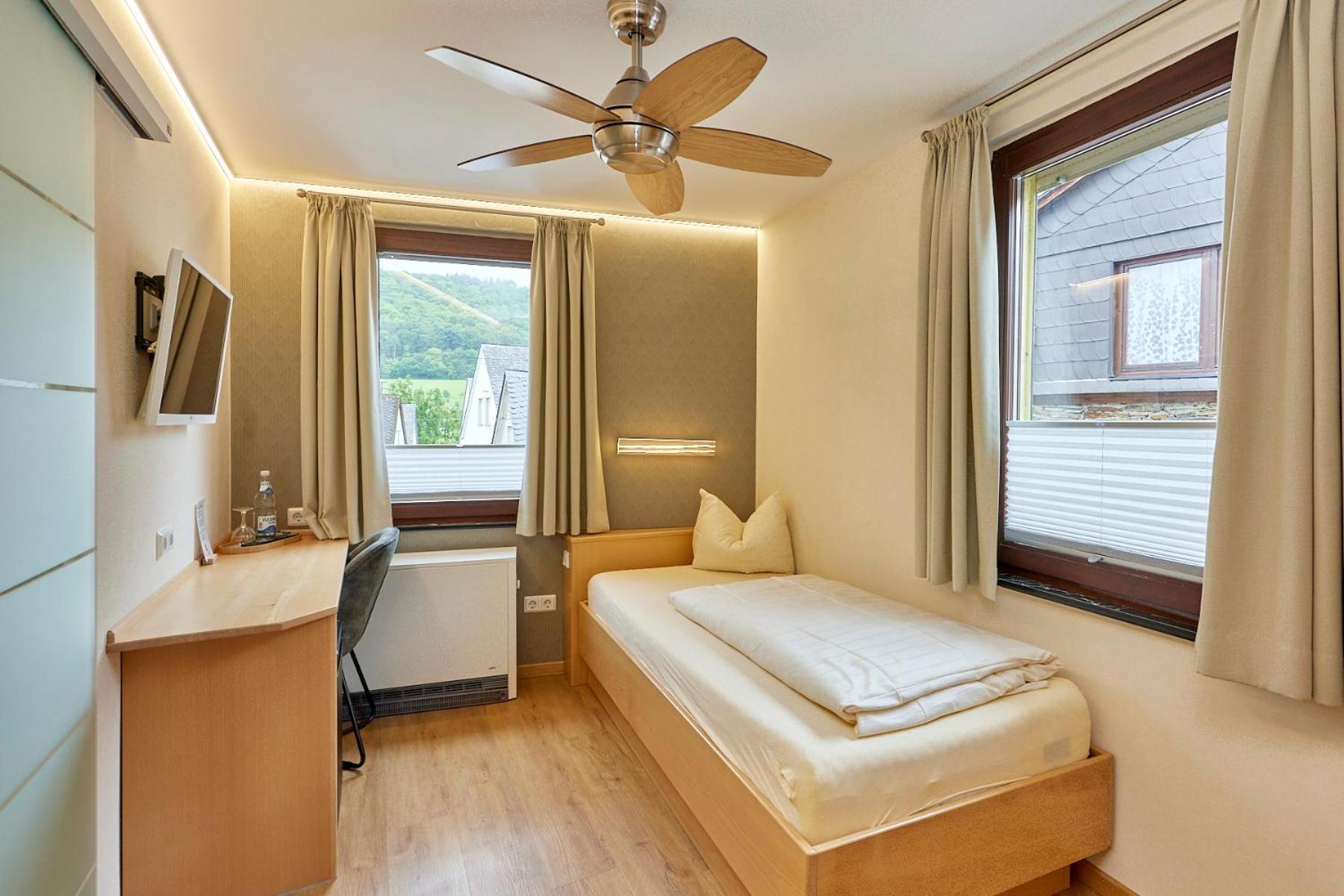 Hotel-Restaurant Ehses Zeltingen-Rachtig Bagian luar foto